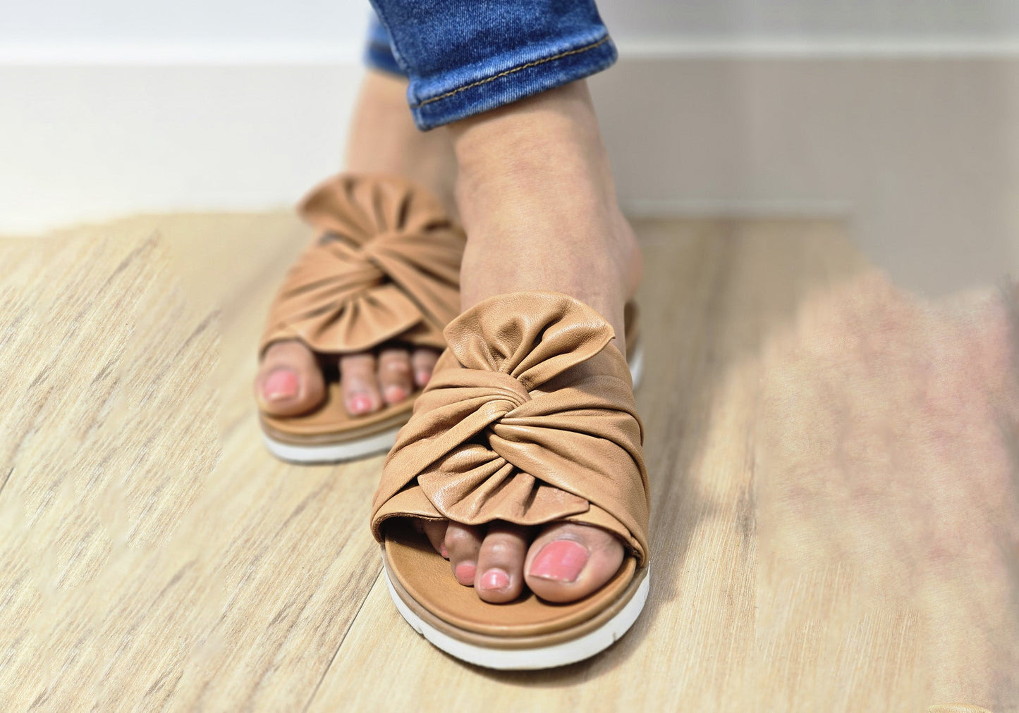 Orizonte Mistiq Womens European Leather Comfortable Slides Sandals